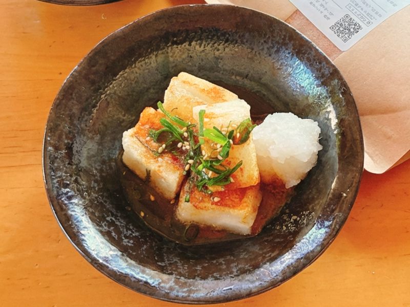 カリカリ揚げ餅のねぎダレがけ